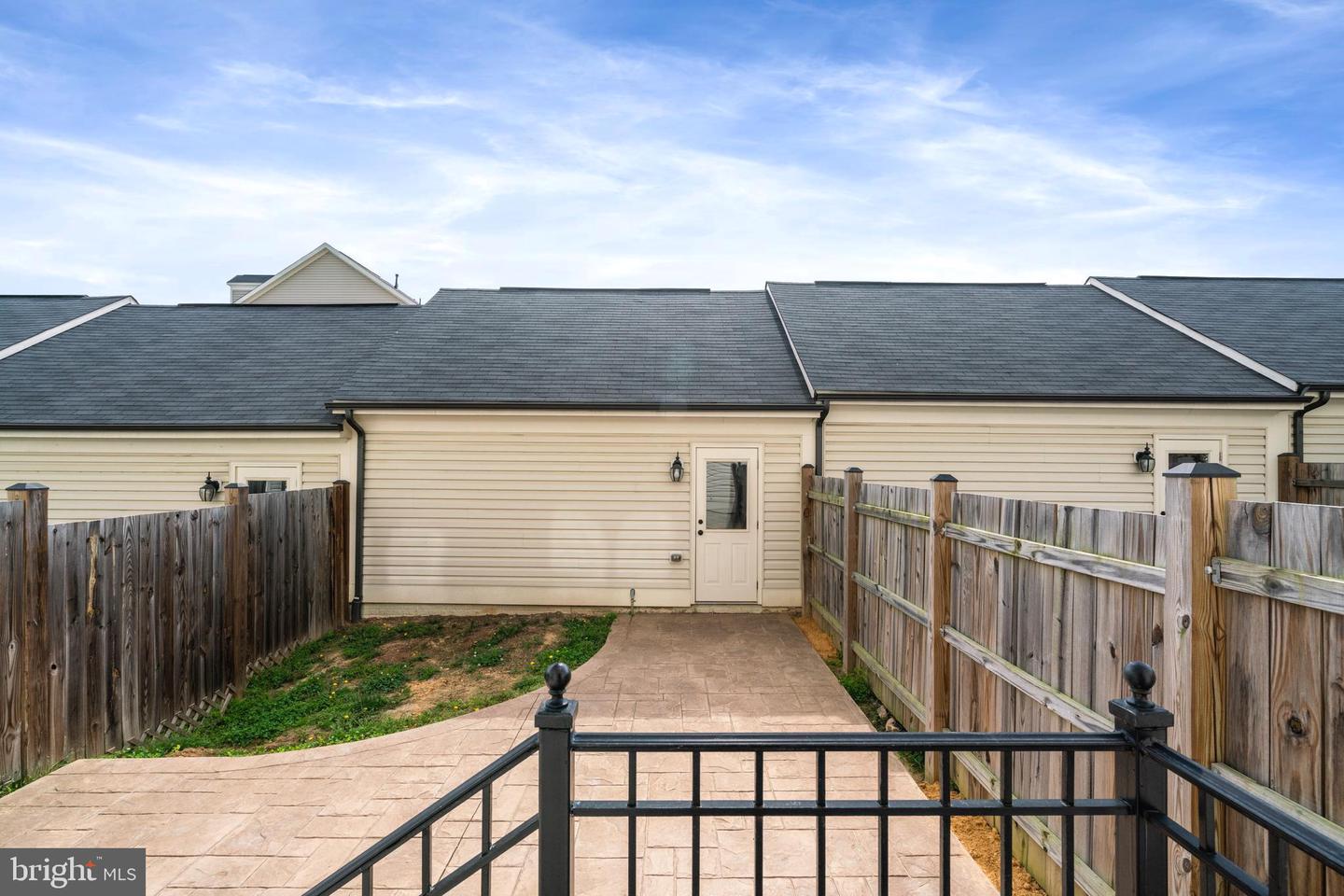 116 APRICOT ST