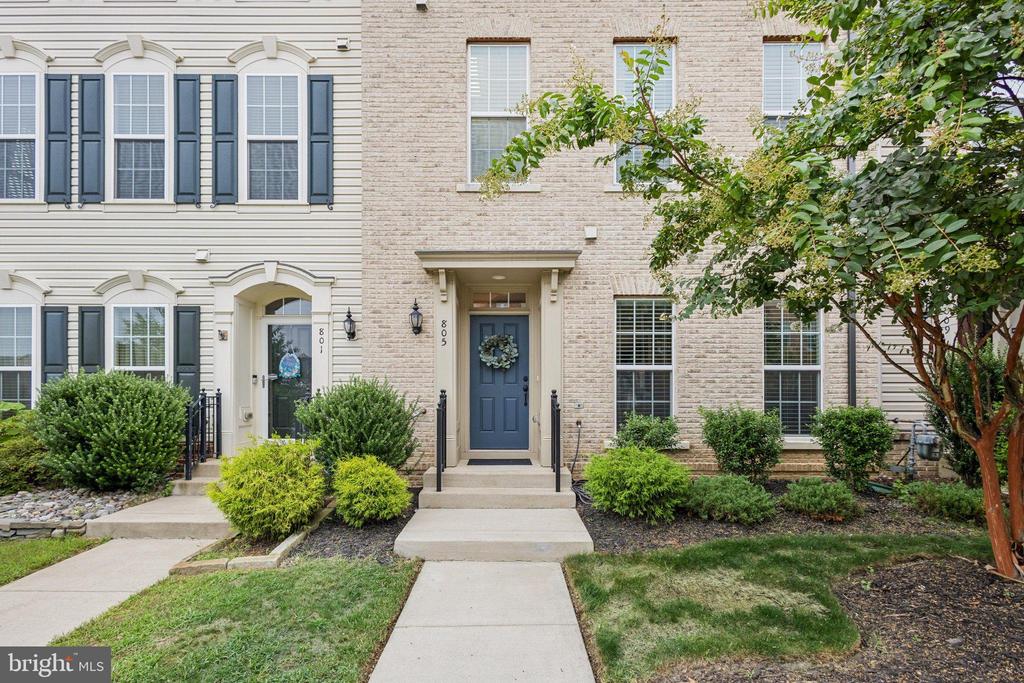 805 BASSWOOD DRIVE