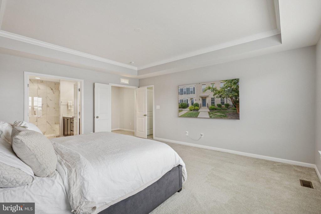 805 BASSWOOD DRIVE