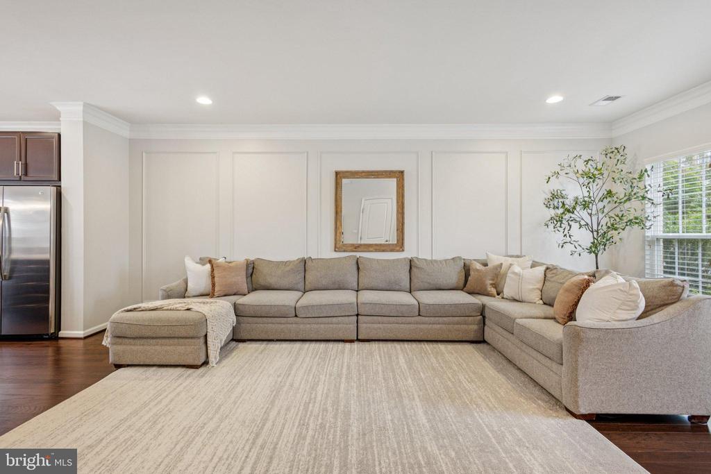 805 BASSWOOD DRIVE