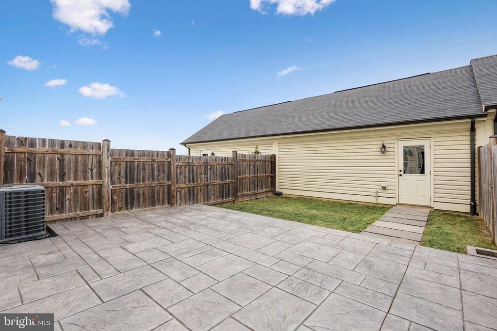 805 BASSWOOD DRIVE