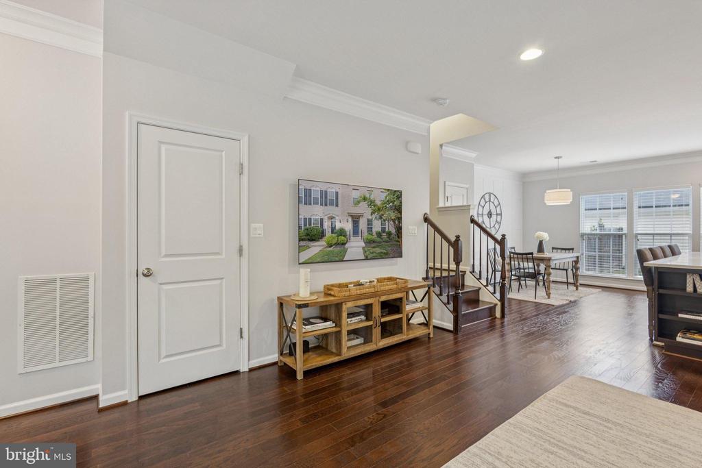 805 BASSWOOD DRIVE