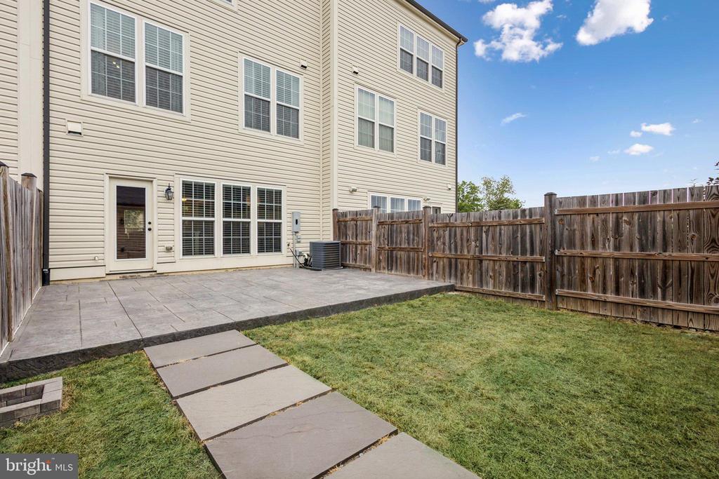 805 BASSWOOD DRIVE