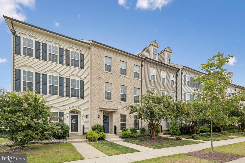805 BASSWOOD DRIVE