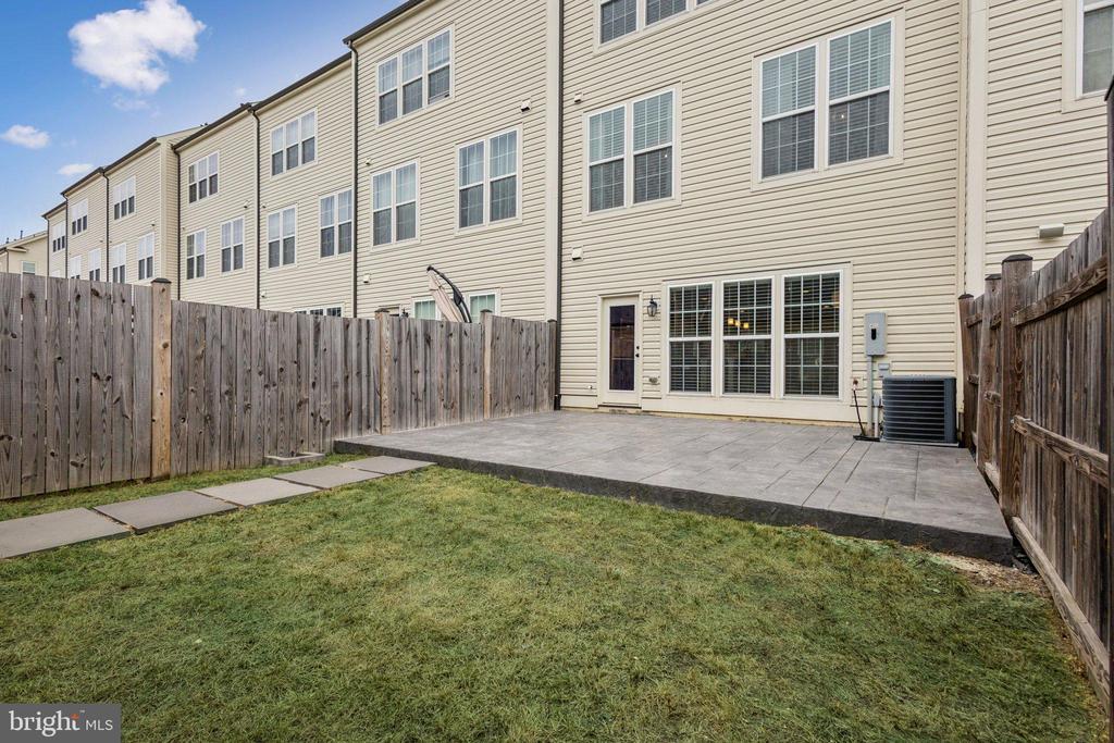 805 BASSWOOD DRIVE