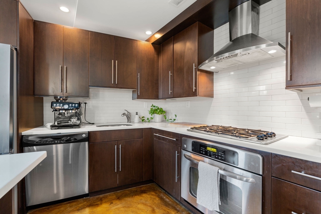 64-66 Salem St Unit: PH1
