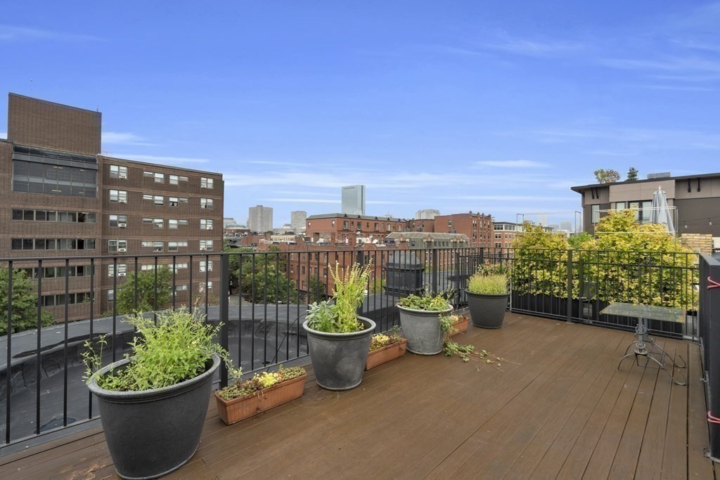 1688 Washington St # 4