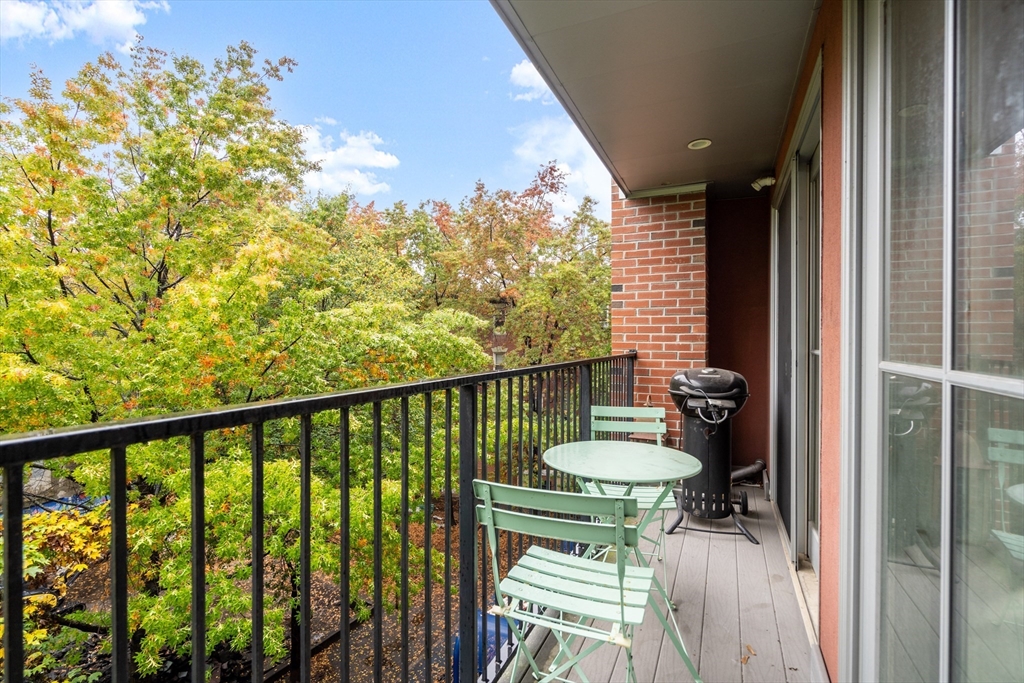64-66 Salem St # 2R