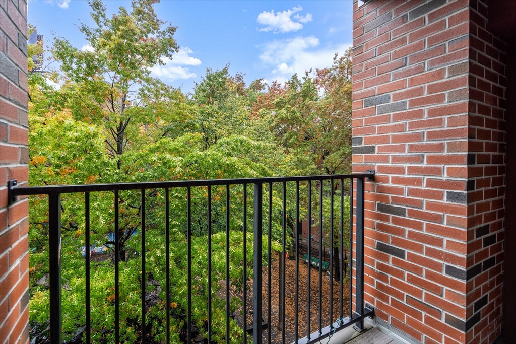 64-66 Salem St # 2R