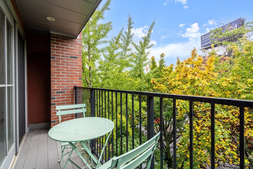 64-66 Salem St # 2R