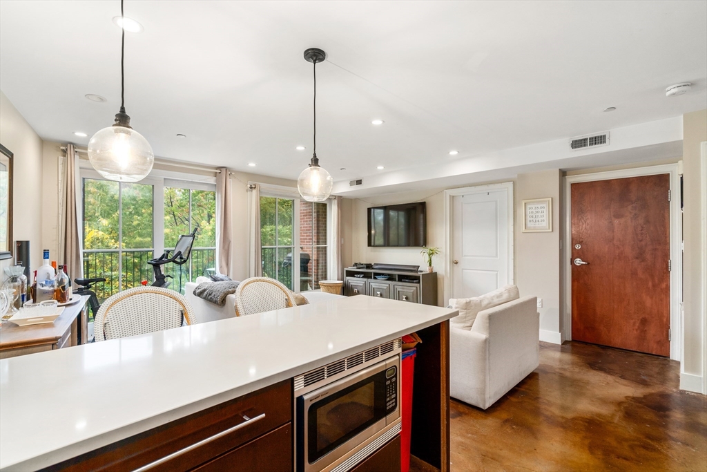 64-66 Salem St # 2R
