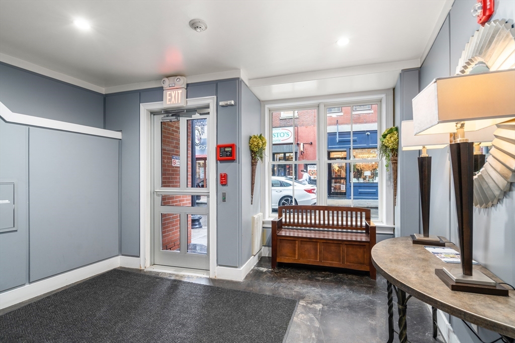 64-66 Salem St # 2R