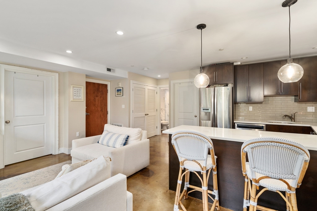 64-66 Salem St # 2R