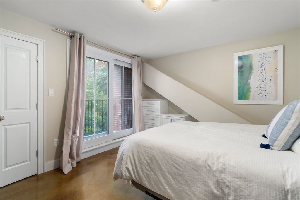 64-66 Salem St # 2R