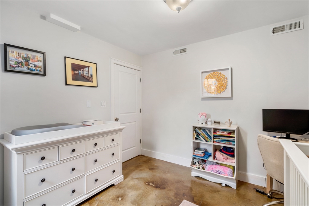 64-66 Salem St # 2R
