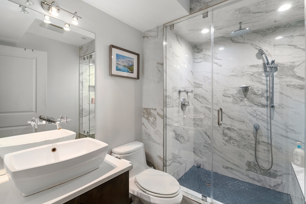 64-66 Salem St # 2R
