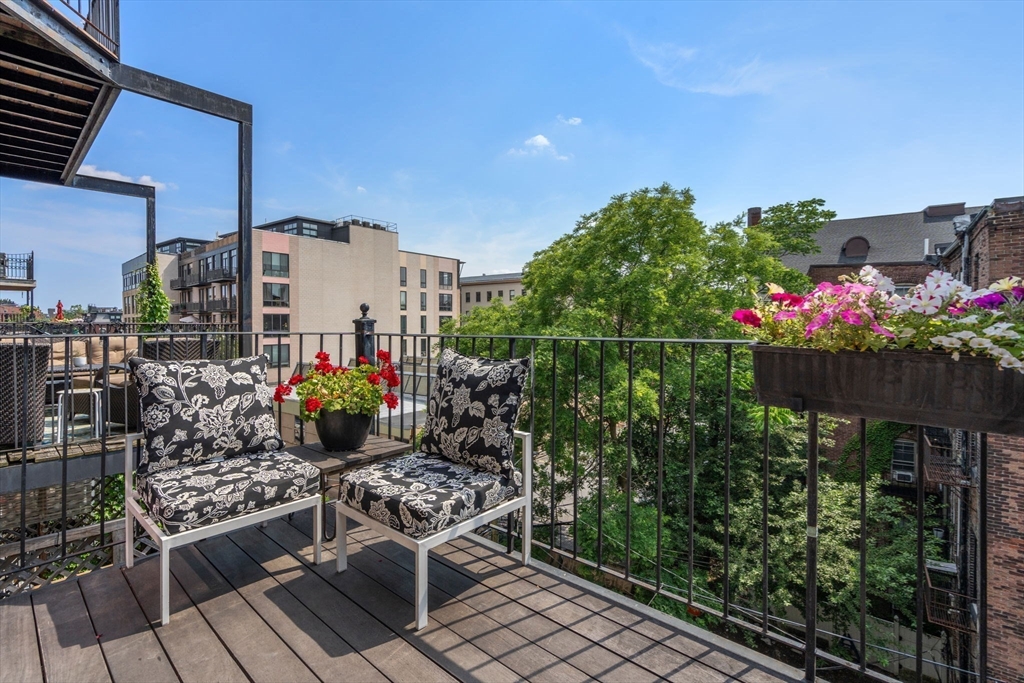 453 Massachusetts Ave # 4