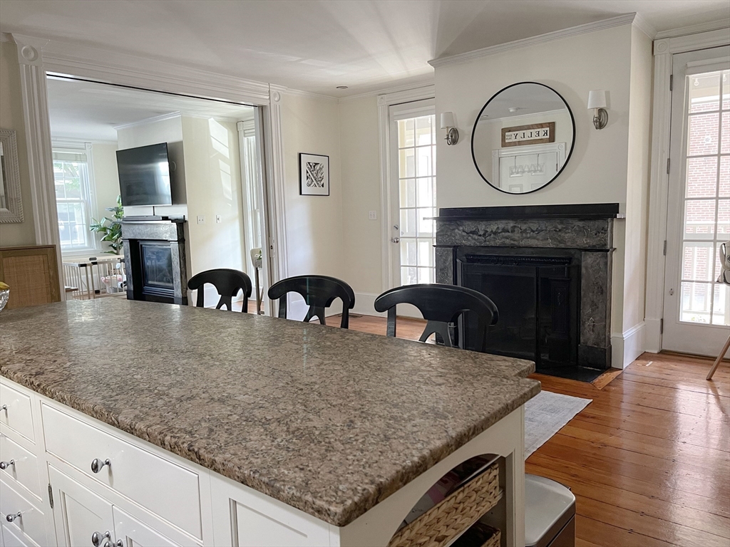 54 Chestnut St # 1