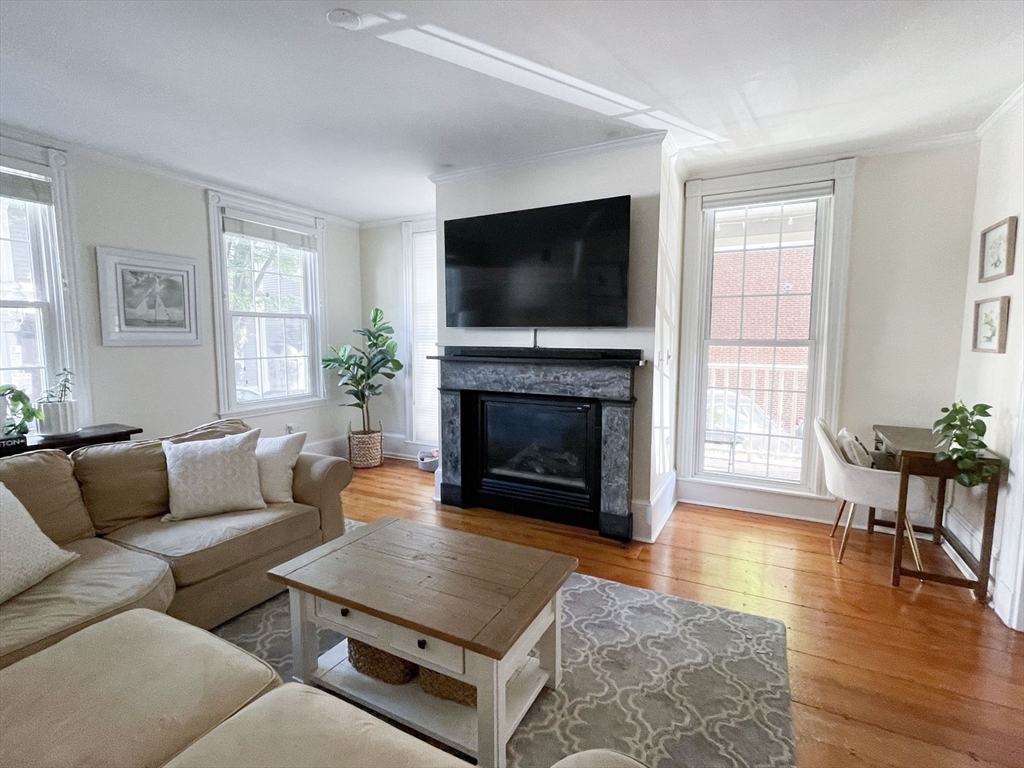 54 Chestnut St # 1