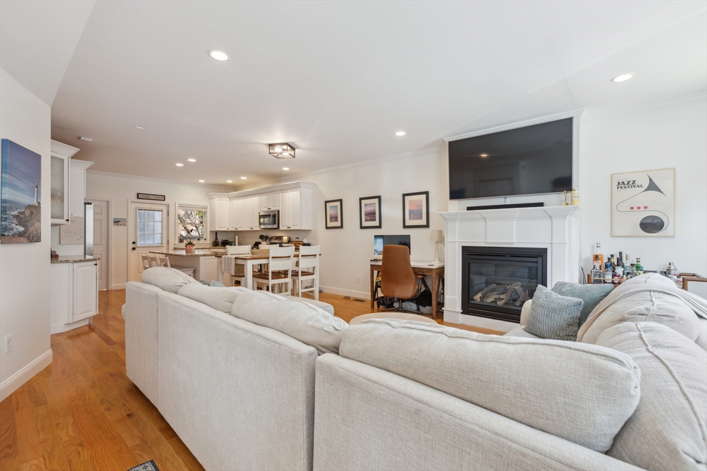6 N Mead St # 1