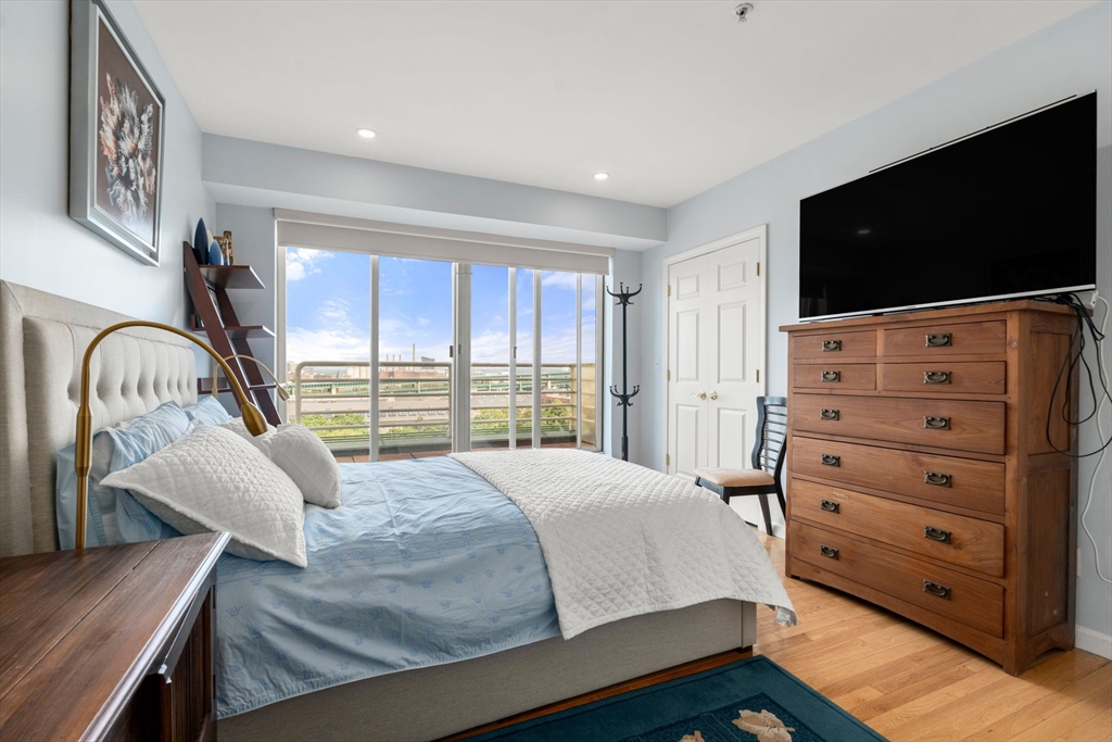 197 8th St Unit: PH230