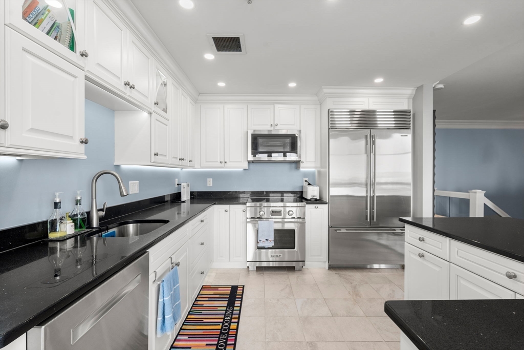 197 8th St Unit: PH230
