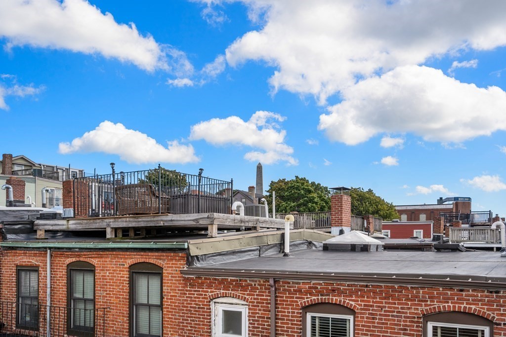 9R Salem St