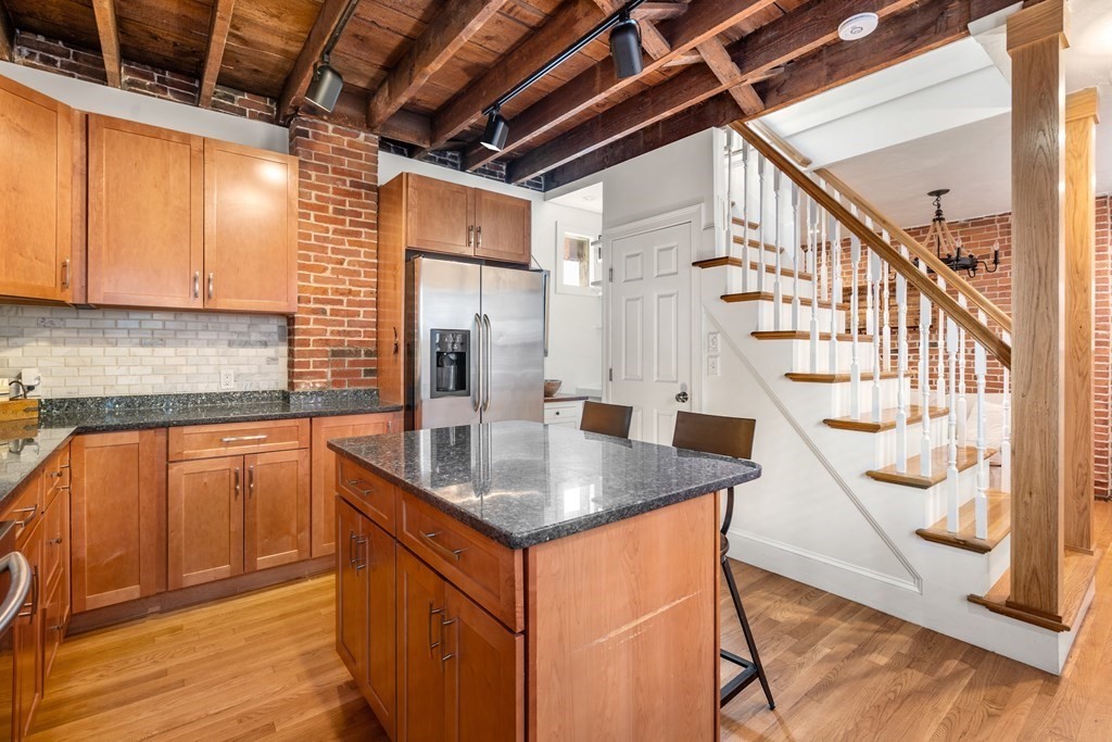 9R Salem St