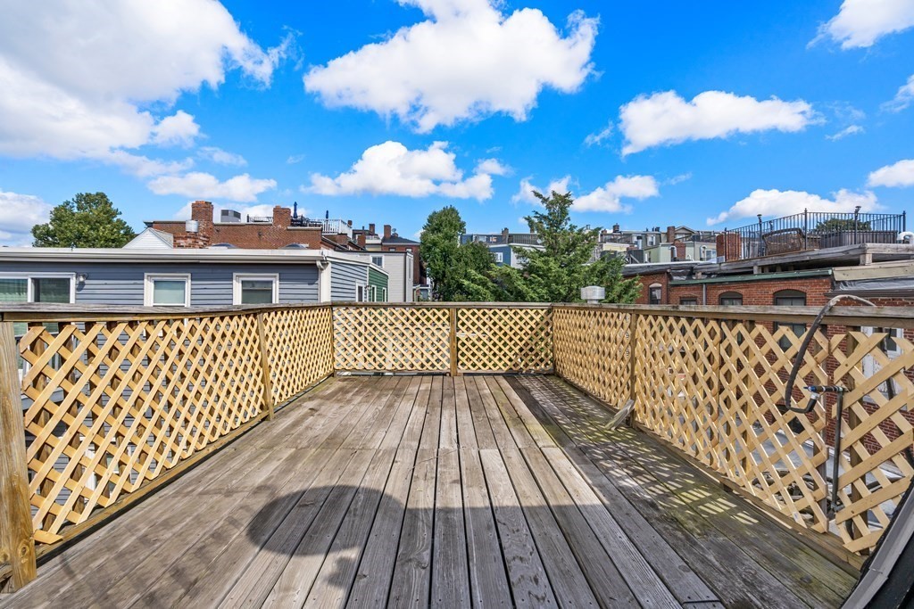 9R Salem St