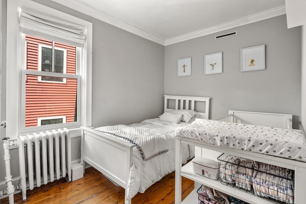 9R Salem St