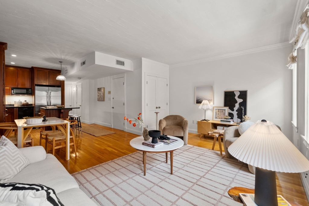 156 Prince St # 11