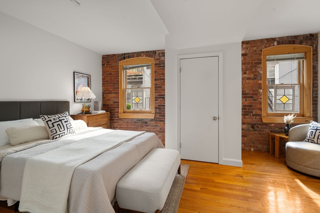 156 Prince St # 11