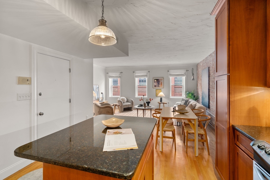 156 Prince St # 11