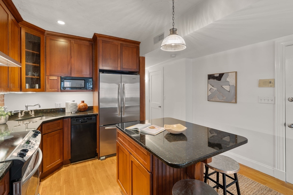 156 Prince St # 11