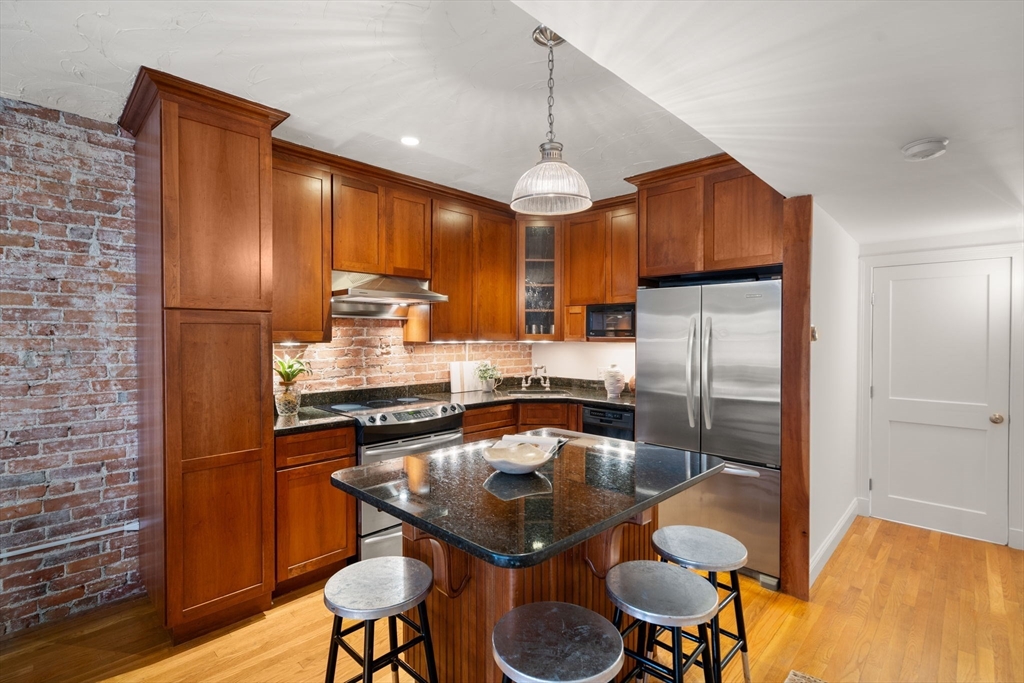156 Prince St # 11