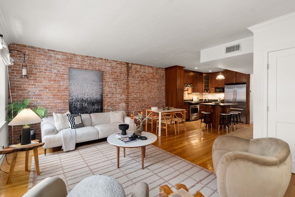 156 Prince St # 11