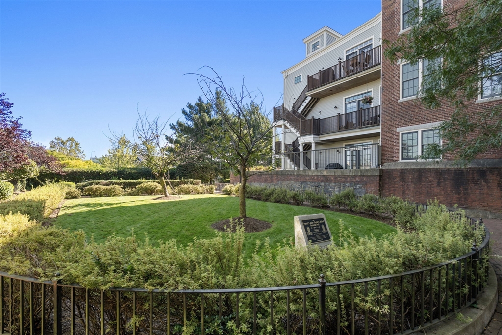21 Prospect St # 3