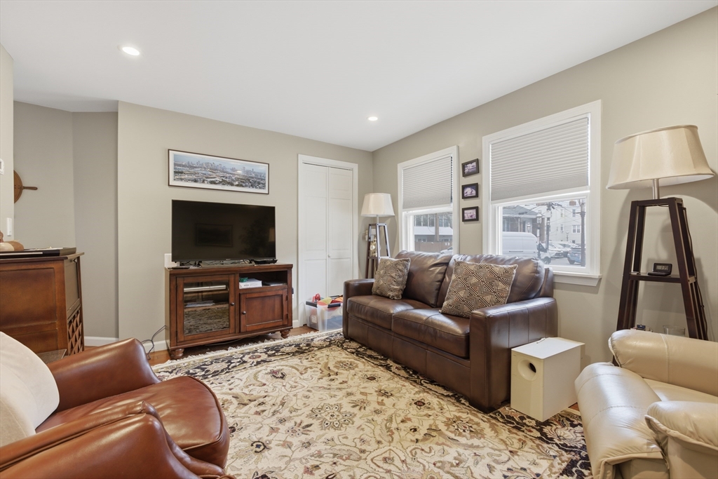 10 Lawrence Street