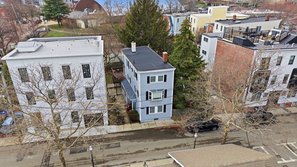 10 Lawrence Street