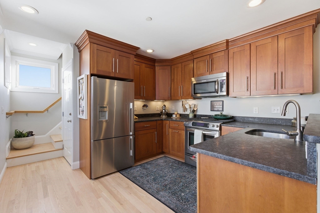 362 Bunker Hill St # 3