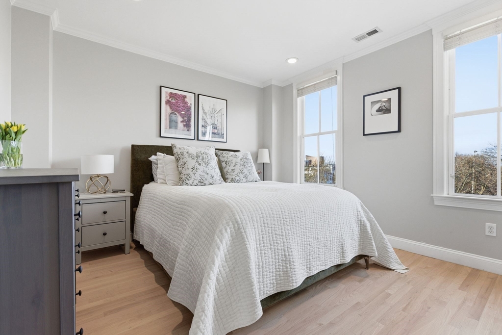 362 Bunker Hill St # 3