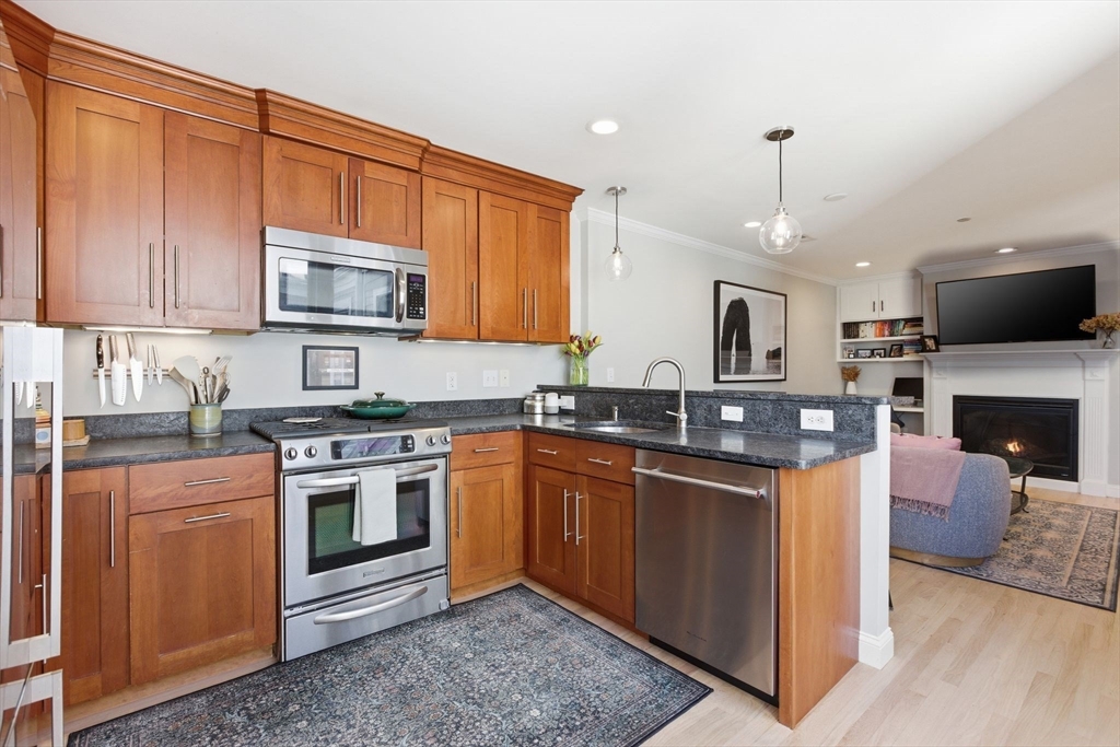 362 Bunker Hill St # 3