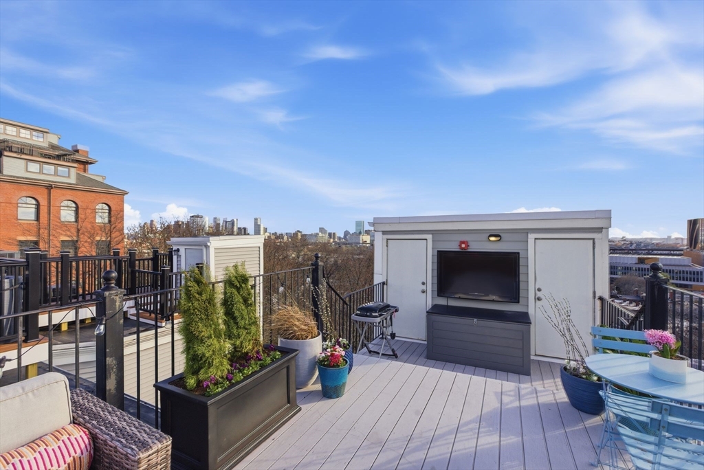 362 Bunker Hill St # 3