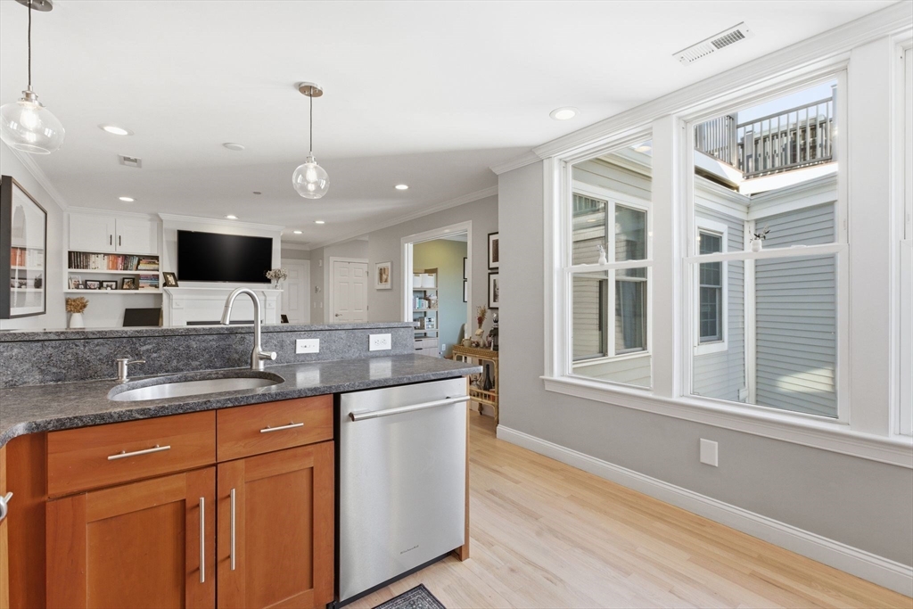 362 Bunker Hill St # 3