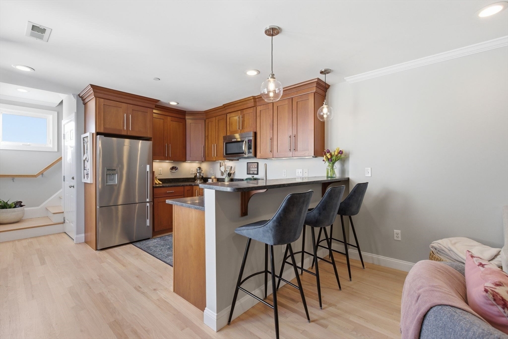 362 Bunker Hill St # 3