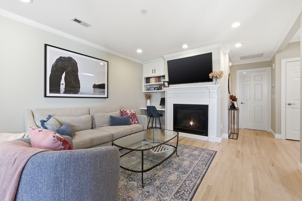 362 Bunker Hill St # 3