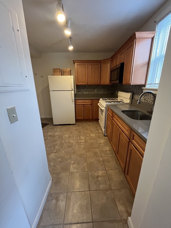 2 1/2 Mount Vernon Street # B