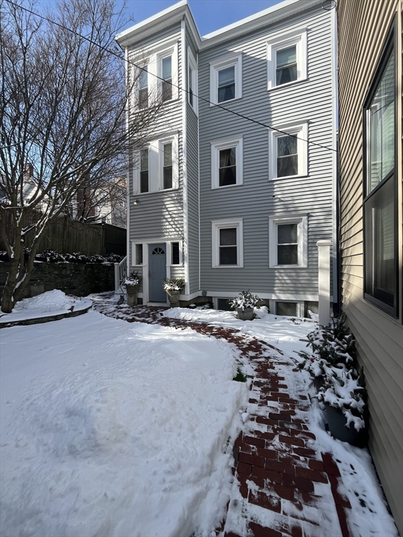 2 1/2 Mount Vernon Street # B