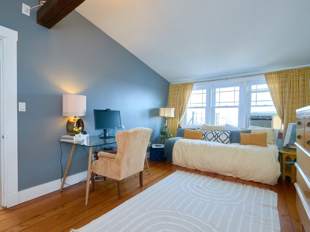 289 Bunker Hill St # 3