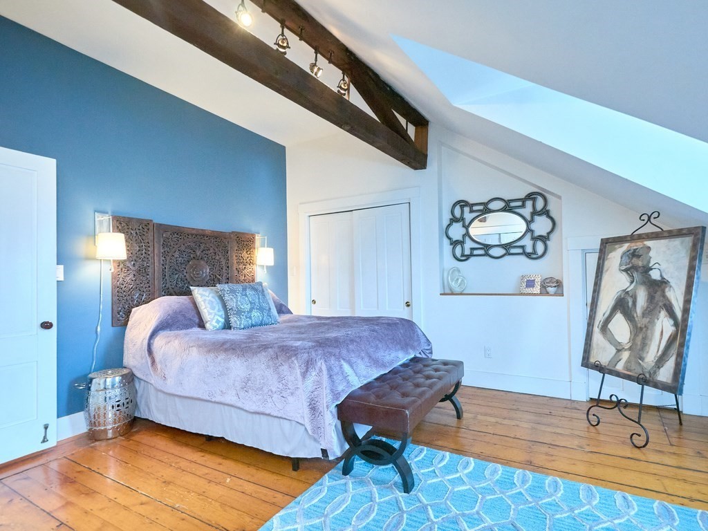 289 Bunker Hill St # 3